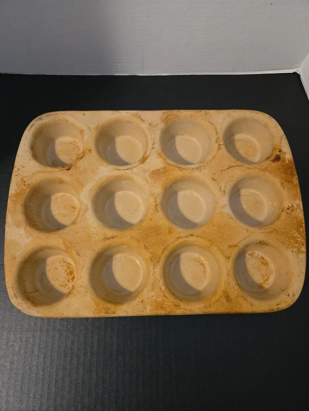 Pampered Chef Stoneware 12 Muffin Cupcake Pan Family Heritage Well Seasoned